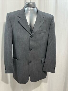 Classic Men's Gray Three-Button Suit Jacket - Timeless Tailoring 42R career wool